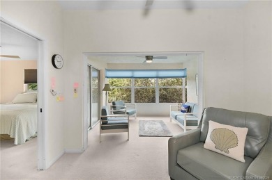 Beautiful 2 Bed/2 Bath, 4th floor (in elevator building) Condo