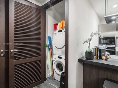 Stunning penthouse in the sought-after Brickell Flatiron