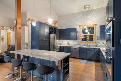 Modern Mountain Escape with Panoramic Views & Endless Adventure