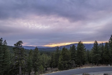 Modern Mountain Escape with Panoramic Views & Endless Adventure