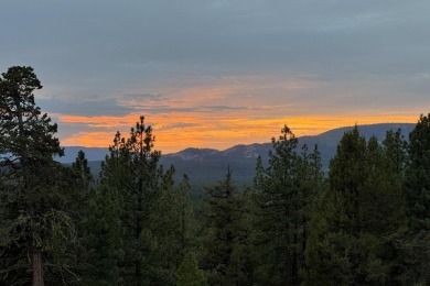 Modern Mountain Escape with Panoramic Views & Endless Adventure