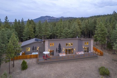 Modern Mountain Escape with Panoramic Views & Endless Adventure