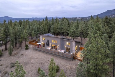 Modern Mountain Escape with Panoramic Views & Endless Adventure