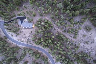 Modern Mountain Escape with Panoramic Views & Endless Adventure