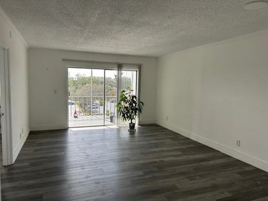 Spacious 2BR/2BA condo in the peaceful 55+ community of Oriole