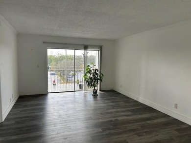 Spacious 2BR/2BA condo in the peaceful 55+ community of Oriole