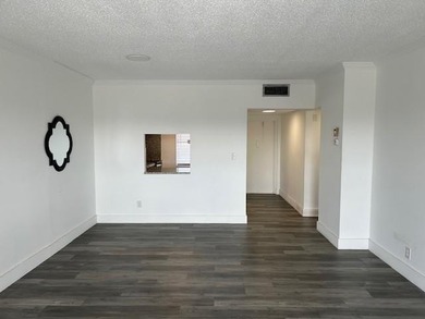 Spacious 2BR/2BA condo in the peaceful 55+ community of Oriole