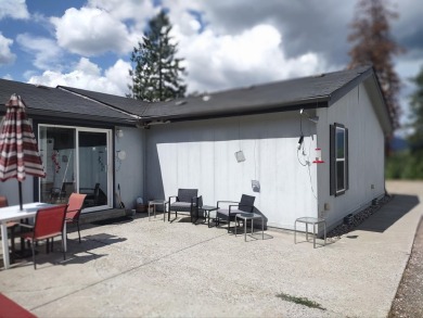 Amazing 180 degree views from this hilltop retreat! Privacy is