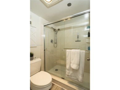 Beautifully remodeled 2/2 condo located in the desirable Park