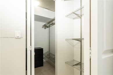 Beautifully remodeled 2/2 condo located in the desirable Park