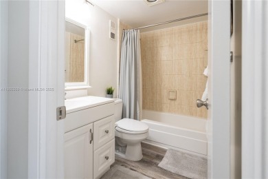 Beautifully remodeled 2/2 condo located in the desirable Park