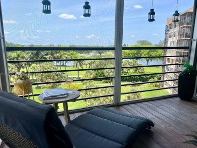 Beautifully remodeled 2/2 condo located in the desirable Park