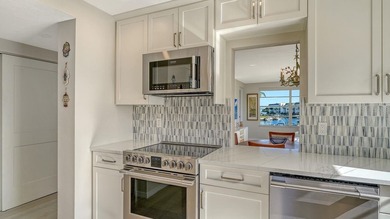 NEWLY REMODELED o COASTAL LUXURY RESIDENCE
Longboat Harbour o