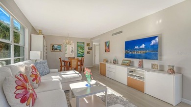 NEWLY REMODELED o COASTAL LUXURY RESIDENCE
Longboat Harbour o