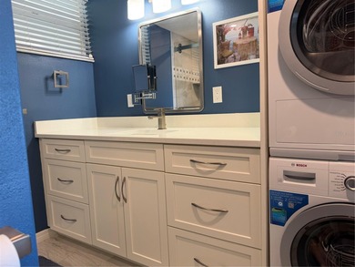 NEWLY REMODELED o COASTAL LUXURY RESIDENCE
Longboat Harbour o