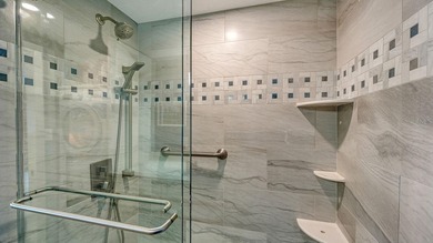 NEWLY REMODELED o COASTAL LUXURY RESIDENCE
Longboat Harbour o