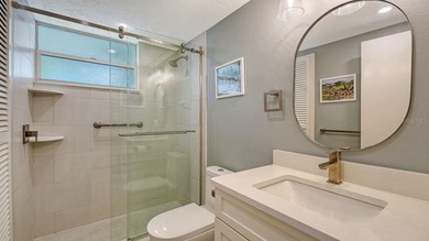 NEWLY REMODELED o COASTAL LUXURY RESIDENCE
Longboat Harbour o