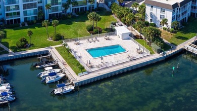 NEWLY REMODELED o COASTAL LUXURY RESIDENCE
Longboat Harbour o