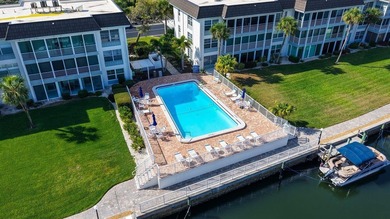 NEWLY REMODELED o COASTAL LUXURY RESIDENCE
Longboat Harbour o