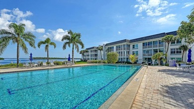 NEWLY REMODELED o COASTAL LUXURY RESIDENCE
Longboat Harbour o