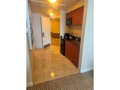City and canal view Studio in Condo-hotel. 2 queens beds, dining