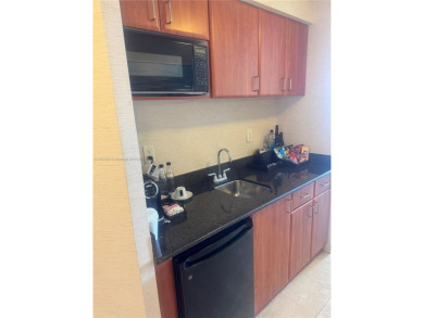 City and canal view Studio in Condo-hotel. 2 queens beds, dining