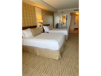 City and canal view Studio in Condo-hotel. 2 queens beds, dining