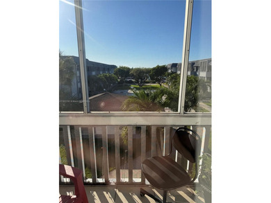 EASY ACCESS TO THIS LOVELY 2/2 LOCATED CLOSE TO PALMETTO