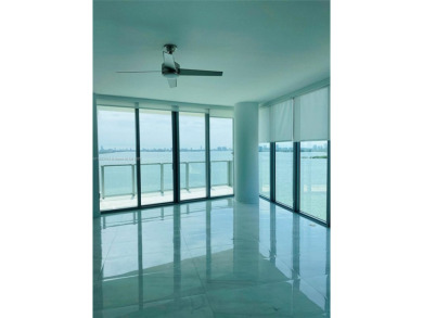 Immediate occupancy! Corner flow-through 3?BD + den / 4?BA (1