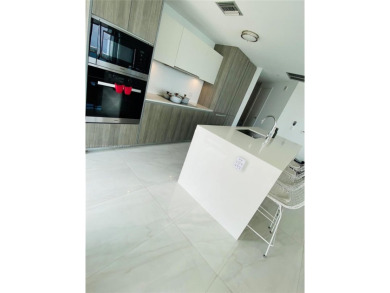 Immediate occupancy! Corner flow-through 3?BD + den / 4?BA (1