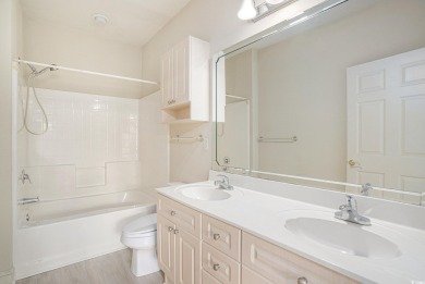 This Beautifully updated 2BR/2BA condo located in Magnolia