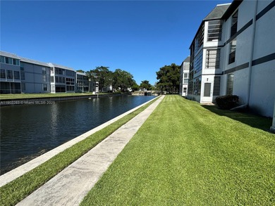 Bright & Beautiful 2-Bed/2-Bath Condo with Canal View - Prime