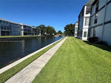 Bright & Beautiful 2-Bed/2-Bath Condo with Canal View - Prime