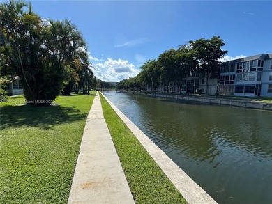 Bright & Beautiful 2-Bed/2-Bath Condo with Canal View - Prime