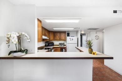 Just across the street from the iconic Magic Sands Beach and