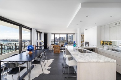 Stunning, fully renovated A-line corner skyloft with spectacular