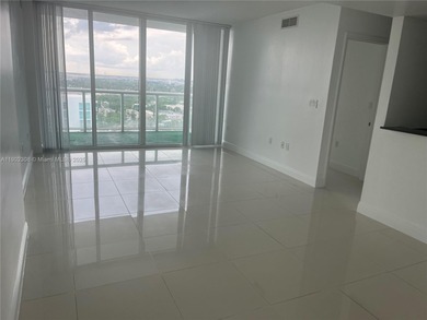 Bright and spacious unit with stunning views over the river