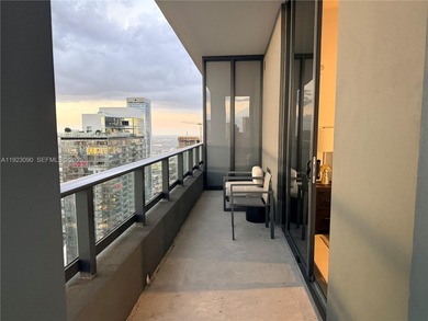 Best Priced 2 bdrm/2 bath Lower Penthouse Unit with Upgraded