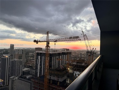 Best Priced 2 bdrm/2 bath Lower Penthouse Unit with Upgraded