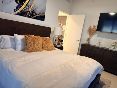 Best Priced 2 bdrm/2 bath Lower Penthouse Unit with Upgraded