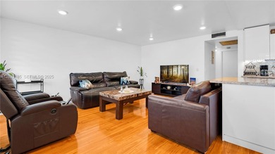 Beautiful 2 bedroom, 1.5 bath 2nd floor apartment in the highly