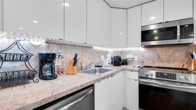 Beautiful 2 bedroom, 1.5 bath 2nd floor apartment in the highly