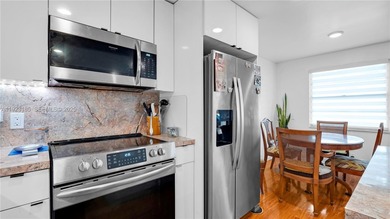 Beautiful 2 bedroom, 1.5 bath 2nd floor apartment in the highly