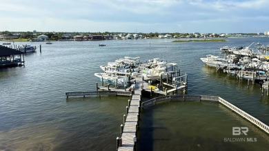 Boat lovers this is the perfect complex for you. Just seconds