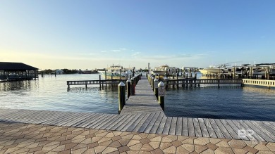 Boat lovers this is the perfect complex for you. Just seconds