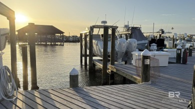 Boat lovers this is the perfect complex for you. Just seconds