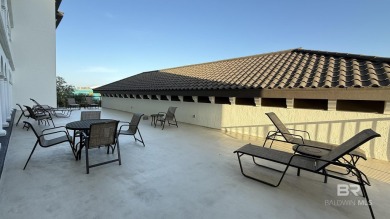 Boat lovers this is the perfect complex for you. Just seconds