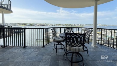 Boat lovers this is the perfect complex for you. Just seconds