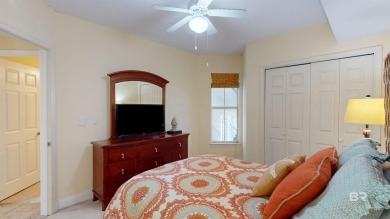 Boat lovers this is the perfect complex for you. Just seconds