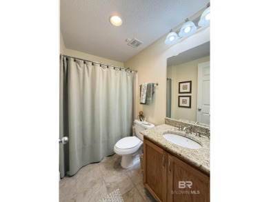 Boat lovers this is the perfect complex for you. Just seconds